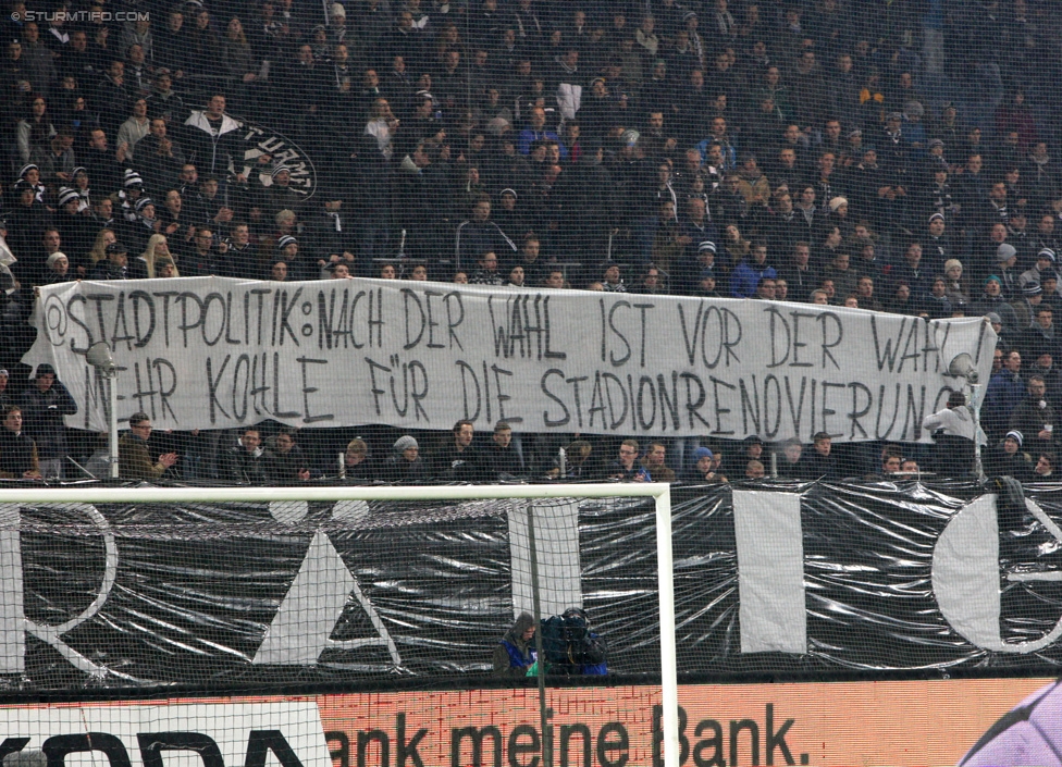 Sturm Graz - Ried
Oesterreichische Fussball Bundesliga, 18. Runde, SK Sturm Graz - SV Ried, Stadion Liebenau Graz, 06.12.2014. 

Foto zeigt Fans von Sturm mit einem Spruchband
