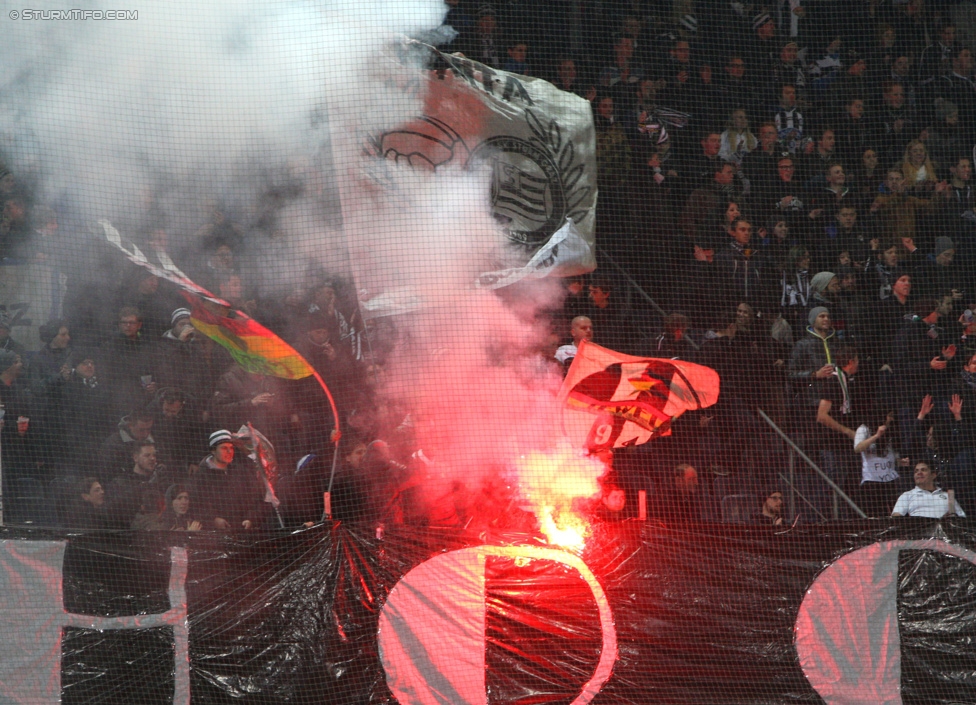 Sturm Graz - Ried
Oesterreichische Fussball Bundesliga, 18. Runde, SK Sturm Graz - SV Ried, Stadion Liebenau Graz, 06.12.2014. 

Foto zeigt Fans von Sturm
Schlüsselwörter: pyrotechnik