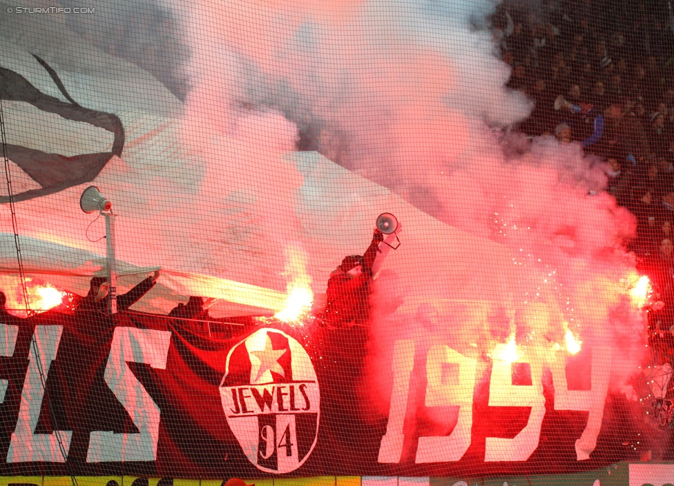 Sturm Graz - Ried
Oesterreichische Fussball Bundesliga, 18. Runde, SK Sturm Graz - SV Ried, Stadion Liebenau Graz, 06.12.2014. 

Foto zeigt Fans von Sturm mit einer Choreografie
Schlüsselwörter: pyrotechnik