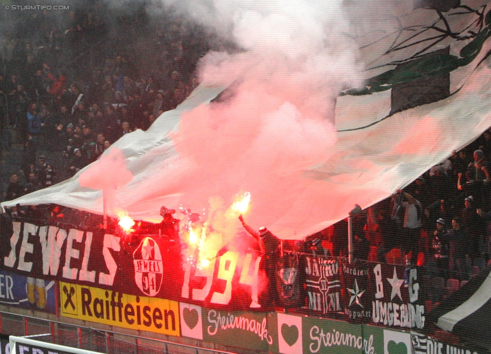 Sturm Graz - Ried
Oesterreichische Fussball Bundesliga, 18. Runde, SK Sturm Graz - SV Ried, Stadion Liebenau Graz, 06.12.2014. 

Foto zeigt Fans von Sturm mit einer Choreografie
Schlüsselwörter: pyrotechnik