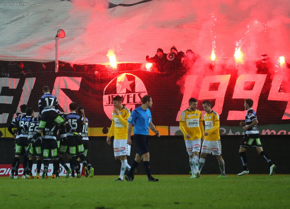 Sturm Graz - Ried
Oesterreichische Fussball Bundesliga, 18. Runde, SK Sturm Graz - SV Ried, Stadion Liebenau Graz, 06.12.2014. 

Foto zeigt die Mannschaft von Sturm
Schlüsselwörter: torjubel