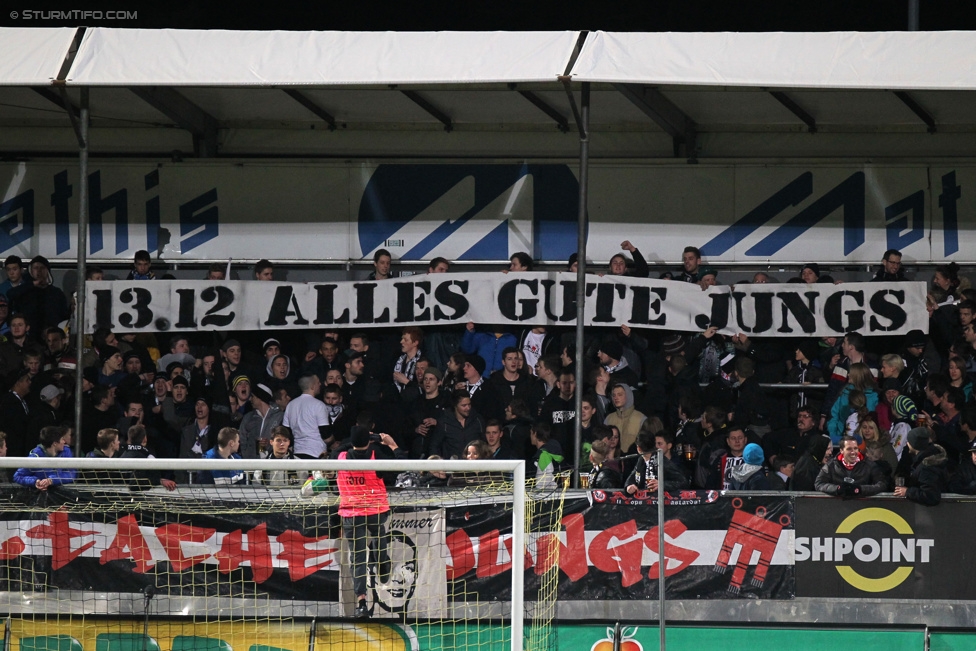 Altach - Sturm Graz
Oesterreichische Fussball Bundesliga, 19. Runde, SCR Altach - SK Sturm Graz, Stadion Schnabelholz Altach, 13.12.2014. 

Foto zeigt Fans von Altach mit einem Spruchband
