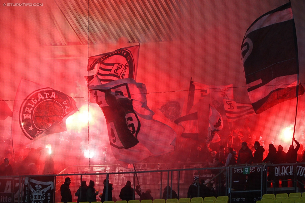 Rapid Wien - Sturm Graz
Oesterreichische Fussball Bundesliga, 22. Runde, SK Rapid Wien - SK Sturm Graz, Ernst Happel Stadion Wien, 28.02.2015. 

Foto zeigt Fans von Sturm
Schlüsselwörter: pyrotechnik