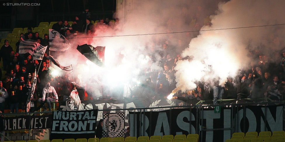 Rapid Wien - Sturm Graz
Oesterreichische Fussball Bundesliga, 22. Runde, SK Rapid Wien - SK Sturm Graz, Ernst Happel Stadion Wien, 28.02.2015. 

Foto zeigt Fans von Sturm
Schlüsselwörter: pyrotechnik