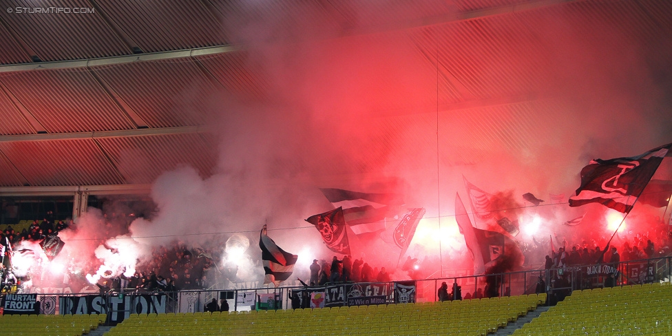 Rapid Wien - Sturm Graz
Oesterreichische Fussball Bundesliga, 22. Runde, SK Rapid Wien - SK Sturm Graz, Ernst Happel Stadion Wien, 28.02.2015. 

Foto zeigt Fans von Sturm
Schlüsselwörter: pyrotechnik