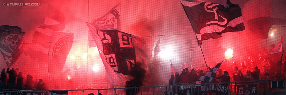 Rapid Wien - Sturm Graz
Oesterreichische Fussball Bundesliga, 22. Runde, SK Rapid Wien - SK Sturm Graz, Ernst Happel Stadion Wien, 28.02.2015. 

Foto zeigt Fans von Sturm
Schlüsselwörter: pyrotechnik