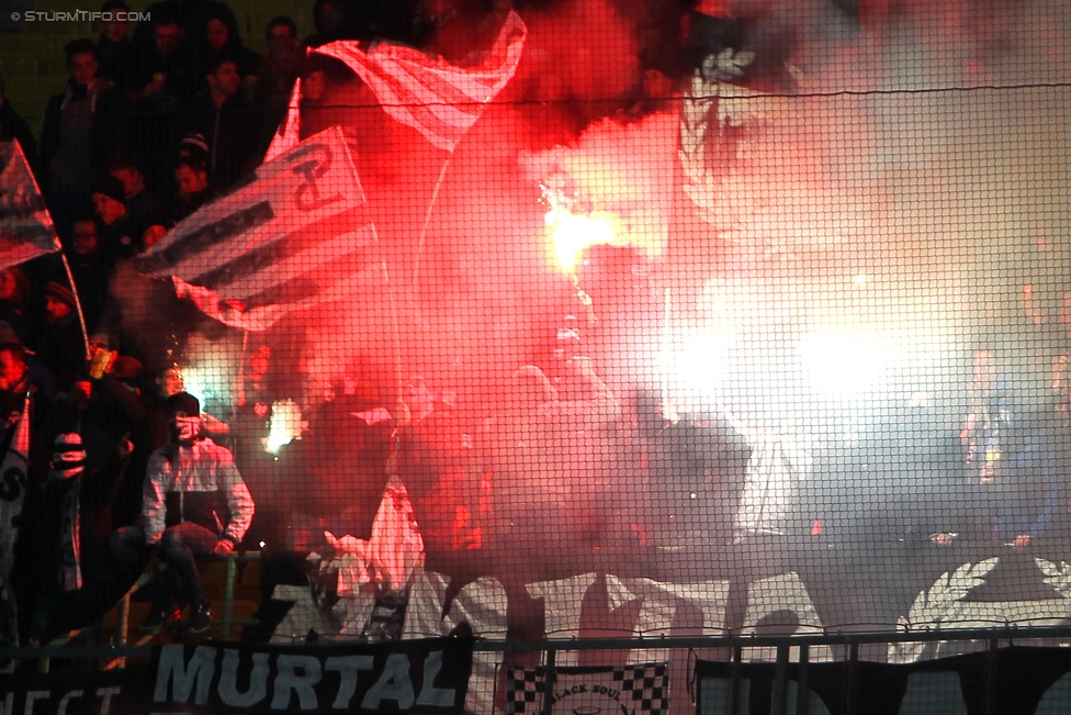 Rapid Wien - Sturm Graz
Oesterreichische Fussball Bundesliga, 22. Runde, SK Rapid Wien - SK Sturm Graz, Ernst Happel Stadion Wien, 28.02.2015. 

Foto zeigt Fans von Sturm
Schlüsselwörter: pyrotechnik