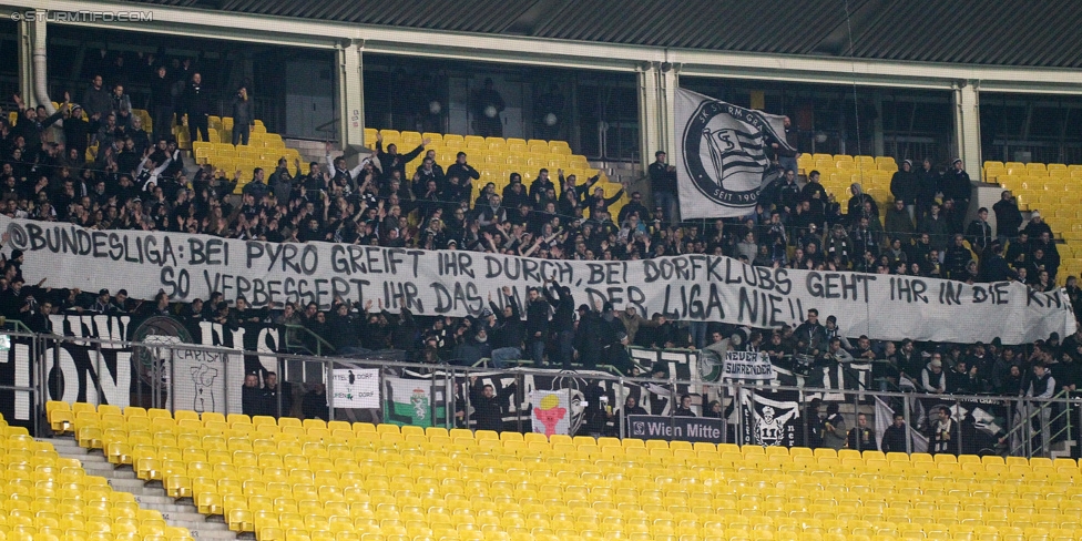 Rapid Wien - Sturm Graz
Oesterreichische Fussball Bundesliga, 22. Runde, SK Rapid Wien - SK Sturm Graz, Ernst Happel Stadion Wien, 28.02.2015. 

Foto zeigt Fans von Sturm mit einem Spruchband
Schlüsselwörter: protest