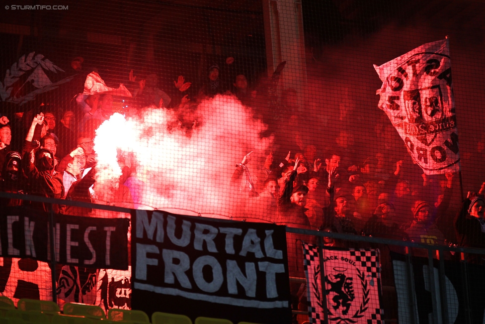 Rapid Wien - Sturm Graz
Oesterreichische Fussball Bundesliga, 22. Runde, SK Rapid Wien - SK Sturm Graz, Ernst Happel Stadion Wien, 28.02.2015. 

Foto zeigt Fans von Sturm
Schlüsselwörter: pyrotechnik