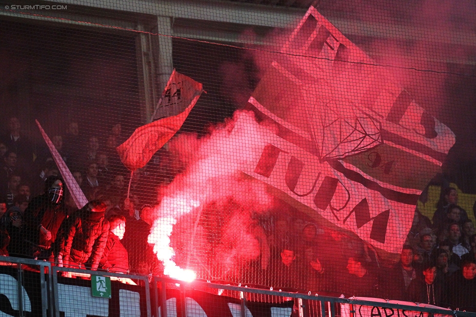 Rapid Wien - Sturm Graz
Oesterreichische Fussball Bundesliga, 22. Runde, SK Rapid Wien - SK Sturm Graz, Ernst Happel Stadion Wien, 28.02.2015. 

Foto zeigt Fans von Sturm
Schlüsselwörter: pyrotechnik