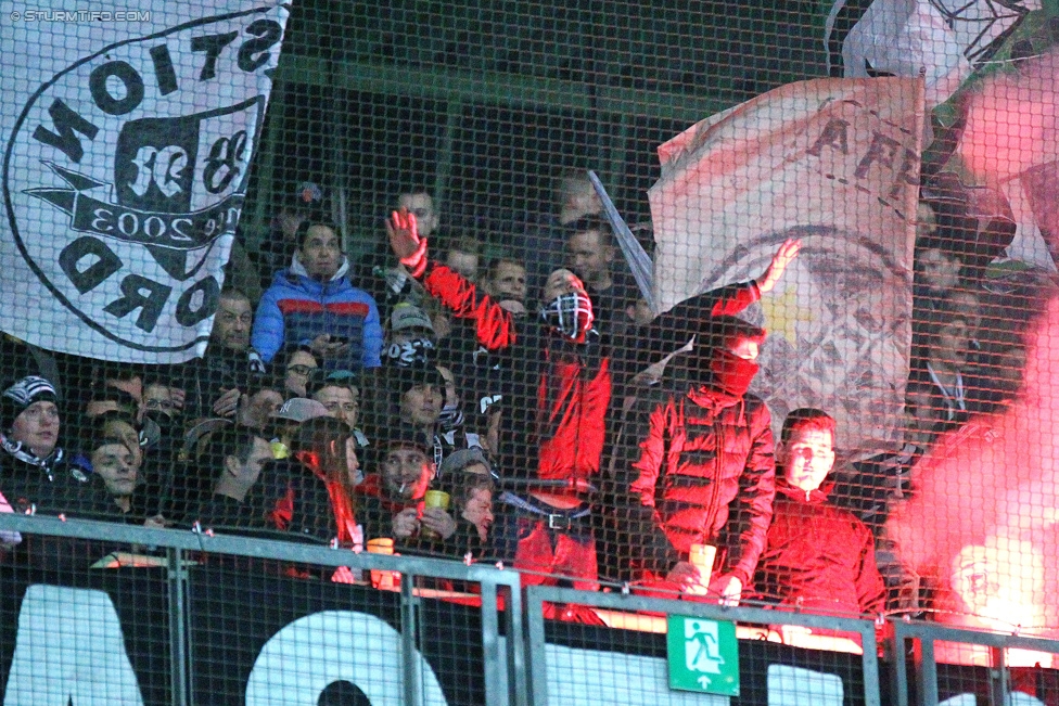 Rapid Wien - Sturm Graz
Oesterreichische Fussball Bundesliga, 22. Runde, SK Rapid Wien - SK Sturm Graz, Ernst Happel Stadion Wien, 28.02.2015. 

Foto zeigt Fans von Sturm
Schlüsselwörter: pyrotechnik