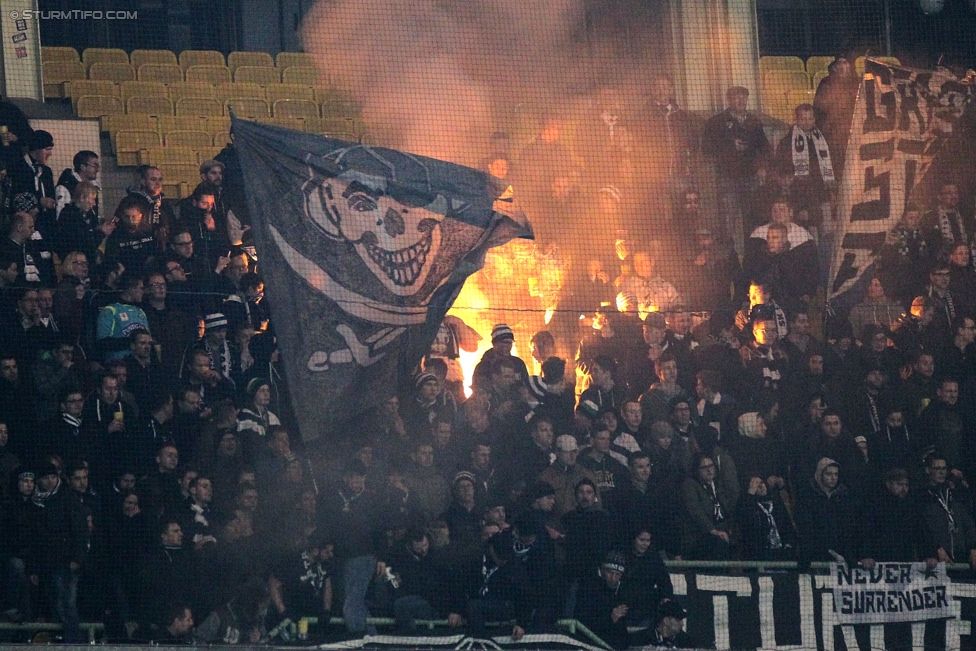 Rapid Wien - Sturm Graz
Oesterreichische Fussball Bundesliga, 22. Runde, SK Rapid Wien - SK Sturm Graz, Ernst Happel Stadion Wien, 28.02.2015. 

Foto zeigt Fans von Sturm
Schlüsselwörter: pyrotechnik