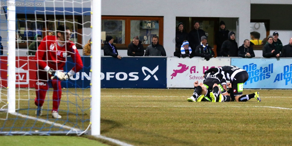 Groedig - Sturm Graz
Oesterreichische Fussball Bundesliga, 20. Runde, SV Groedig - SK Sturm Graz, Untersbergarena Groedig, 11.03.2015. 

Foto zeigt die Mannschaft von Sturm
Schlüsselwörter: torjubel