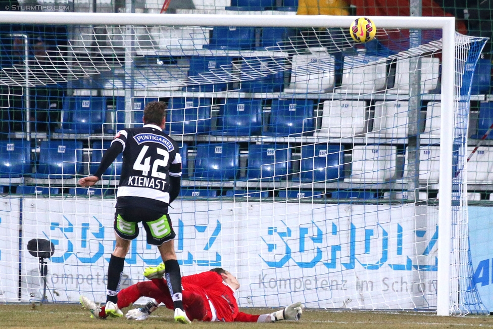 Groedig - Sturm Graz
Oesterreichische Fussball Bundesliga, 20. Runde, SV Groedig - SK Sturm Graz, Untersbergarena Groedig, 11.03.2015. 

Foto zeigt Roman Kienast (Sturm) und Cican Stankovic (Groedig)
