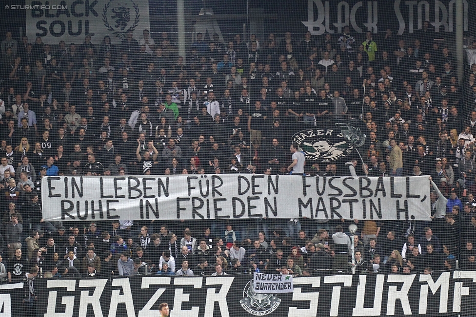 Sturm Graz - Admira
Oesterreichische Fussball Bundesliga, 26. Runde, SK Sturm Graz - FC Admira Wacker Moedling, Stadion Liebenau Graz, 21.03.2015. 

Foto zeigt Fans von Sturm mit einem Spruchband
