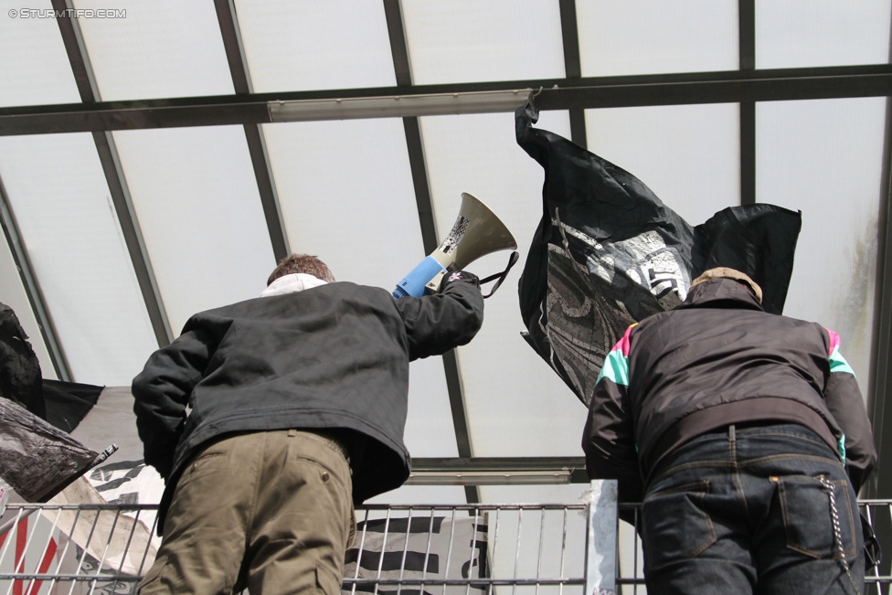 Ried - Sturm Graz
Oesterreichische Fussball Bundesliga, 27. Runde, SV Ried - SK Sturm Graz, Arena Ried, 05.04.2015. 

Foto zeigt Fans von Sturm
