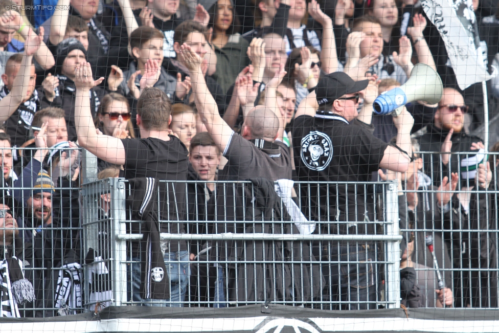 Ried - Sturm Graz
Oesterreichische Fussball Bundesliga, 27. Runde, SV Ried - SK Sturm Graz, Arena Ried, 05.04.2015. 

Foto zeigt Fans von Sturm
