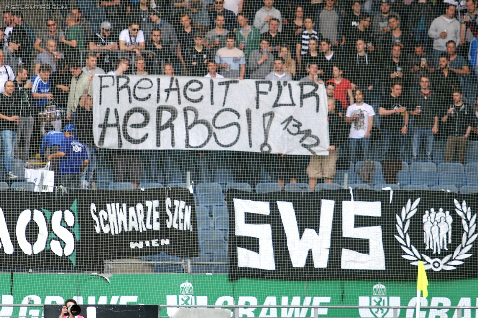 Sturm Graz - Altach
Oesterreichische Fussball Bundesliga, 28. Runde, SK Sturm Graz - SCR Altach, Stadion Liebenau Graz, 11.04.2015. 

Foto zeigt Fans von Sturm mit einem Spruchband
