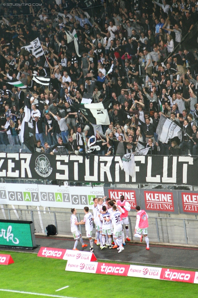 Sturm Graz - Altach
Oesterreichische Fussball Bundesliga, 28. Runde, SK Sturm Graz - SCR Altach, Stadion Liebenau Graz, 11.04.2015. 

Foto zeigt die Mannschaft von Sturm und Fans von Sturm
Schlüsselwörter: torjubel