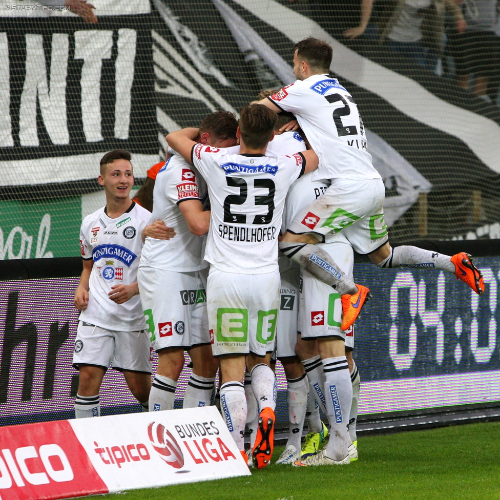 Sturm Graz - Altach
Oesterreichische Fussball Bundesliga, 28. Runde, SK Sturm Graz - SCR Altach, Stadion Liebenau Graz, 11.04.2015. 

Foto zeigt die Mannschaft von Sturm
Schlüsselwörter: torjubel