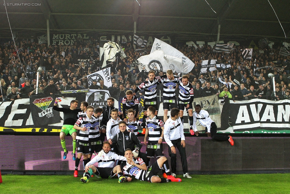 Sturm Graz - Groedig
Oesterreichische Fussball Bundesliga, 29. Runde, SK Sturm Graz - SV Groedig, Stadion Liebenau Graz, 18.04.2015. 

Foto zeigt die Mannschaft von Sturm und Fans von Sturm
