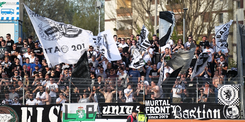 Wr. Neustadt - Sturm Graz
Oesterreichische Fussball Bundesliga, 30. Runde, SC Wiener Neustadt - SK Sturm Graz, Stadion Wiener Neustadt, 25.04.2015. 

Foto zeigt Fans von Sturm
