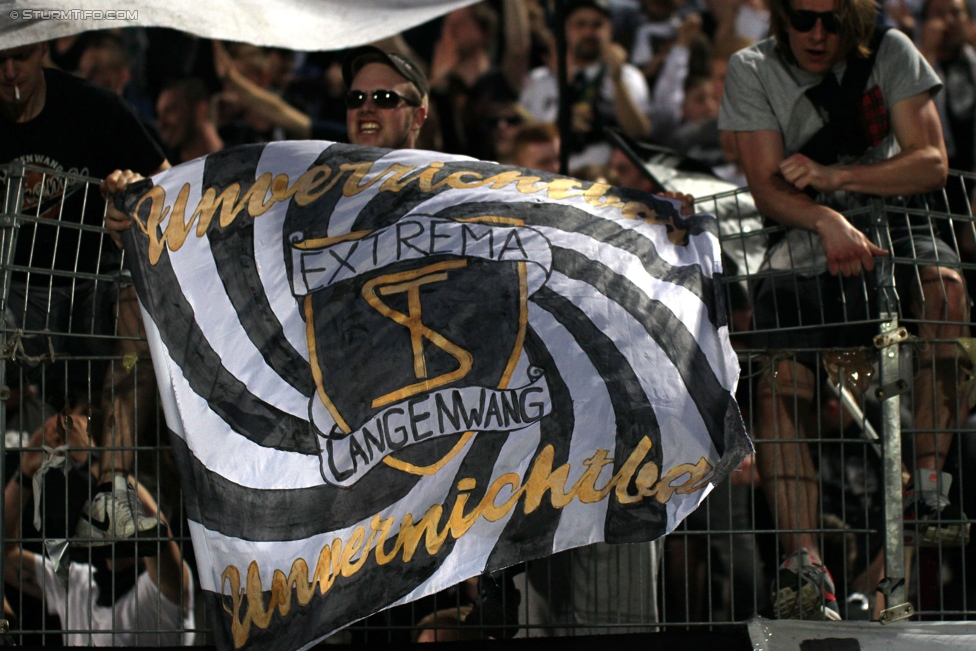 Wr. Neustadt - Sturm Graz
Oesterreichische Fussball Bundesliga, 30. Runde, SC Wiener Neustadt - SK Sturm Graz, Stadion Wiener Neustadt, 25.04.2015. 

Foto zeigt Fans von Sturm
