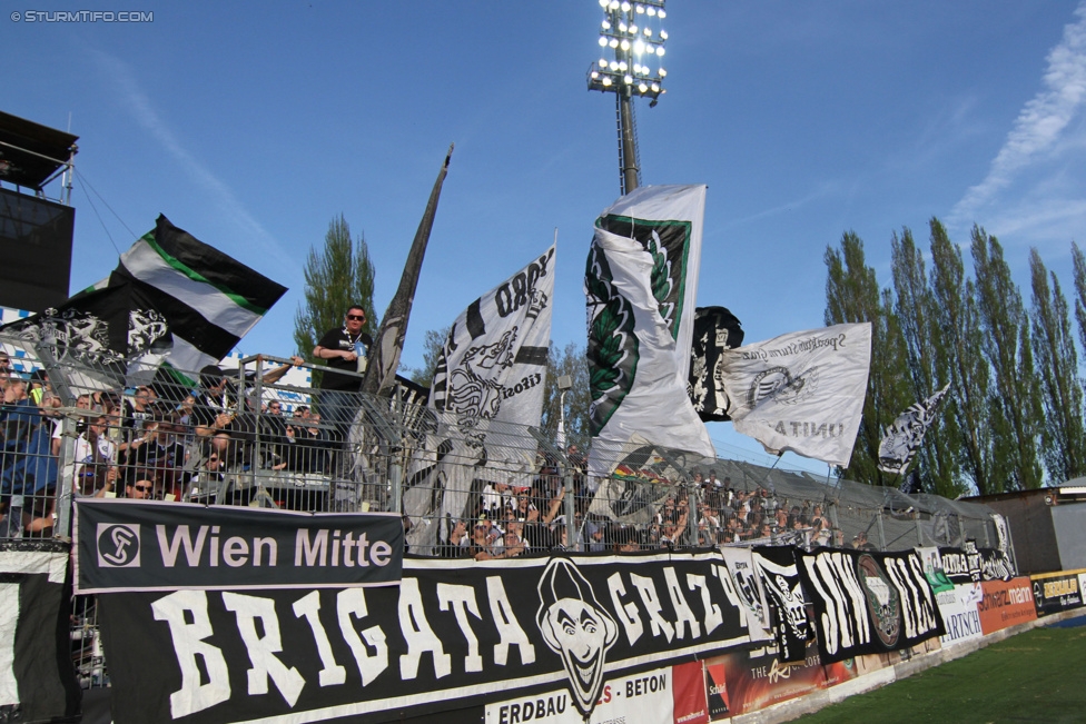 Wr. Neustadt - Sturm Graz
Oesterreichische Fussball Bundesliga, 30. Runde, SC Wiener Neustadt - SK Sturm Graz, Stadion Wiener Neustadt, 25.04.2015. 

Foto zeigt Fans von Sturm
