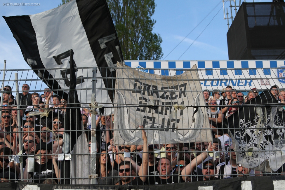 Wr. Neustadt - Sturm Graz
Oesterreichische Fussball Bundesliga, 30. Runde, SC Wiener Neustadt - SK Sturm Graz, Stadion Wiener Neustadt, 25.04.2015. 

Foto zeigt Fans von Sturm
