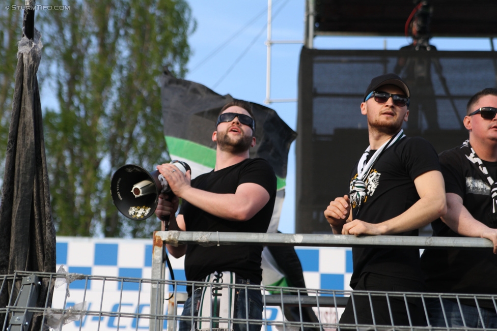 Wr. Neustadt - Sturm Graz
Oesterreichische Fussball Bundesliga, 30. Runde, SC Wiener Neustadt - SK Sturm Graz, Stadion Wiener Neustadt, 25.04.2015. 

Foto zeigt Fans von Sturm
