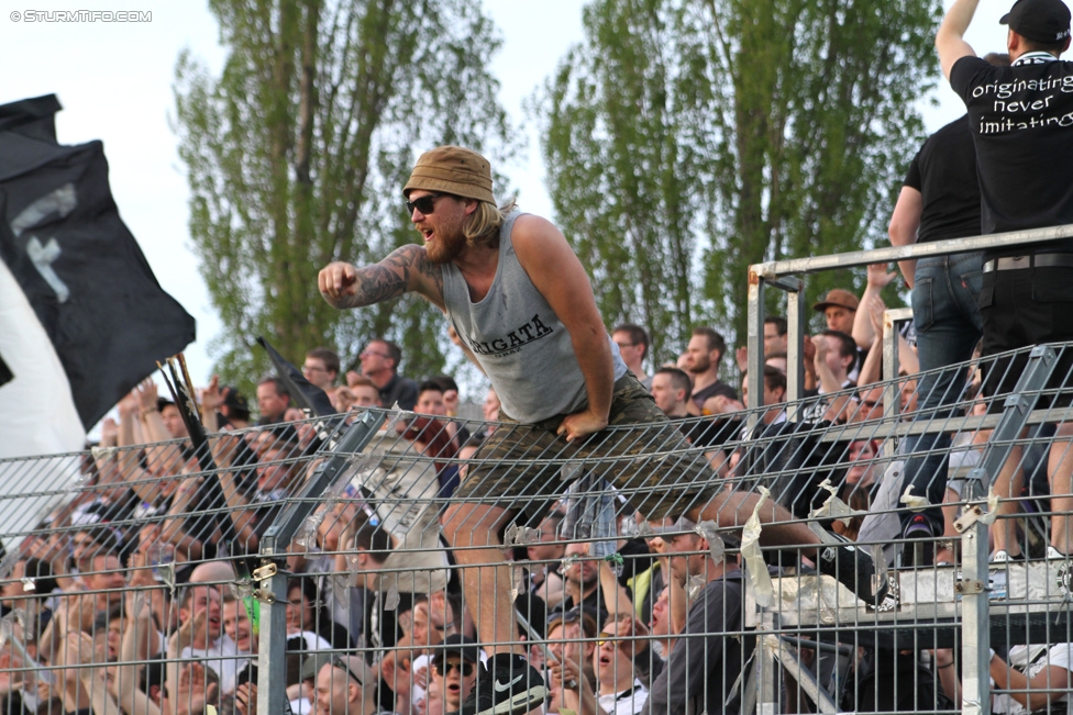 Wr. Neustadt - Sturm Graz
Oesterreichische Fussball Bundesliga, 30. Runde, SC Wiener Neustadt - SK Sturm Graz, Stadion Wiener Neustadt, 25.04.2015. 

Foto zeigt Fans von Sturm
