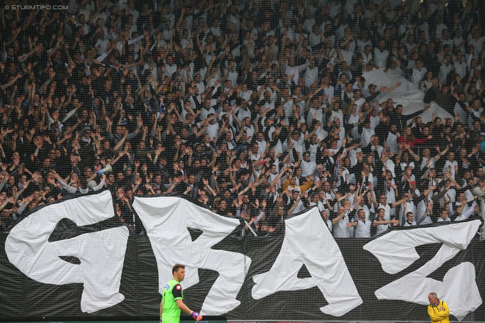 Sturm Graz - Rapid Wien
Oesterreichische Fussball Bundesliga, 31. Runde, SK Sturm Graz - SK Rapid Wien, Stadion Liebenau Graz, 03.05.2015. 

Foto zeigt Fans von Sturm mit einer Choreografie
