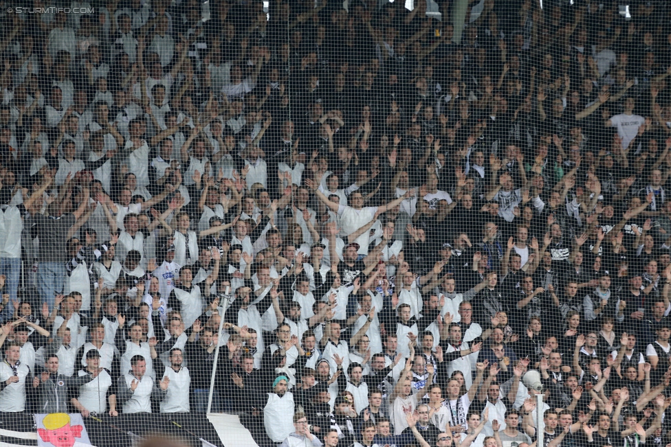 Sturm Graz - Rapid Wien
Oesterreichische Fussball Bundesliga, 31. Runde, SK Sturm Graz - SK Rapid Wien, Stadion Liebenau Graz, 03.05.2015. 

Foto zeigt Fans von Sturm mit einer Choreografie
