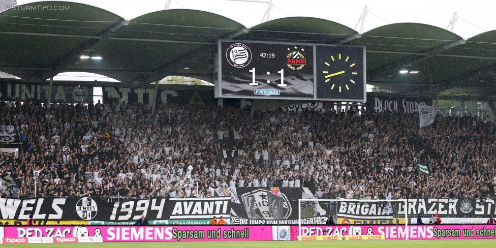 Sturm Graz - Rapid Wien
Oesterreichische Fussball Bundesliga, 31. Runde, SK Sturm Graz - SK Rapid Wien, Stadion Liebenau Graz, 03.05.2015. 

Foto zeigt Fans von Sturm
