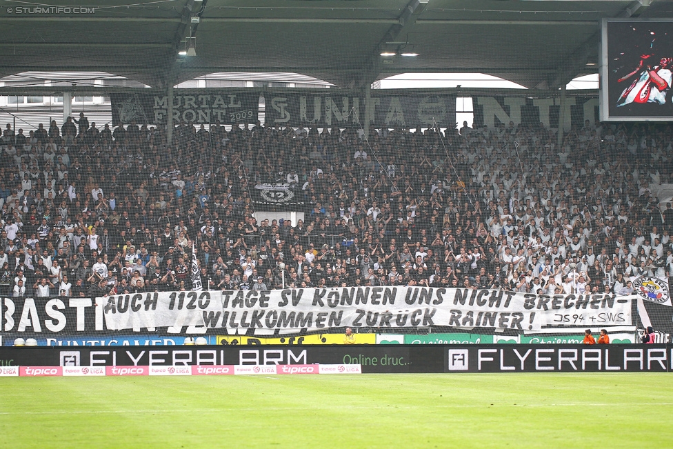 Sturm Graz - Rapid Wien
Oesterreichische Fussball Bundesliga, 31. Runde, SK Sturm Graz - SK Rapid Wien, Stadion Liebenau Graz, 03.05.2015. 

Foto zeigt Fans von Sturm mit einem Spruchband
