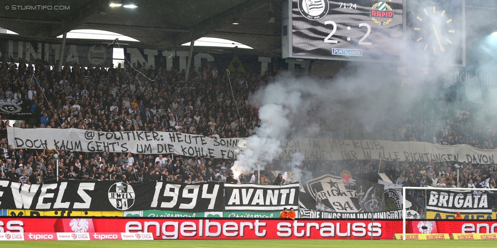 Sturm Graz - Rapid Wien
Oesterreichische Fussball Bundesliga, 31. Runde, SK Sturm Graz - SK Rapid Wien, Stadion Liebenau Graz, 03.05.2015. 

Foto zeigt Fans von Sturm mit einem Spruchband
Schlüsselwörter: pyrotechnik