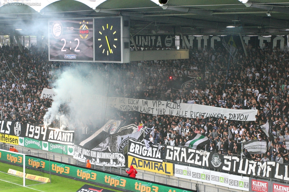 Sturm Graz - Rapid Wien
Oesterreichische Fussball Bundesliga, 31. Runde, SK Sturm Graz - SK Rapid Wien, Stadion Liebenau Graz, 03.05.2015. 

Foto zeigt Fans von Sturm mit einem Spruchband
Schlüsselwörter: pyrotechnik