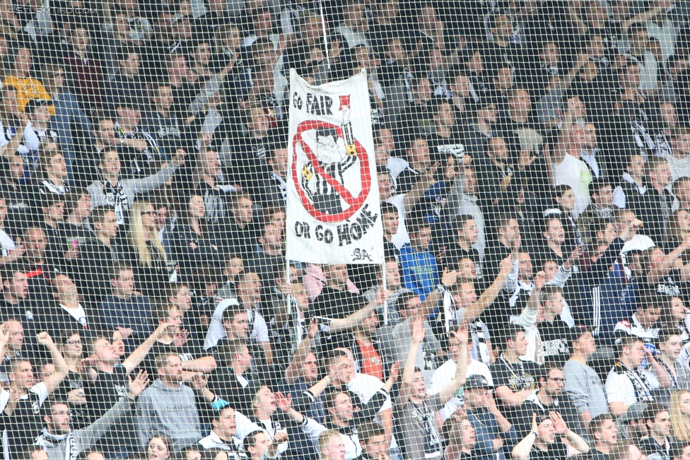 Sturm Graz - Rapid Wien
Oesterreichische Fussball Bundesliga, 31. Runde, SK Sturm Graz - SK Rapid Wien, Stadion Liebenau Graz, 03.05.2015. 

Foto zeigt Fans von Sturm
