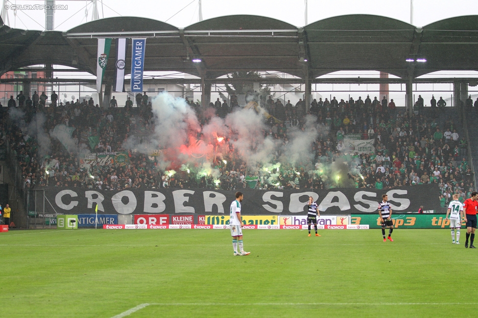 Sturm Graz - Rapid Wien
Oesterreichische Fussball Bundesliga, 31. Runde, SK Sturm Graz - SK Rapid Wien, Stadion Liebenau Graz, 03.05.2015. 

Foto zeigt Fans von Rapid mit einer Choreografie
Schlüsselwörter: pyrotechnik