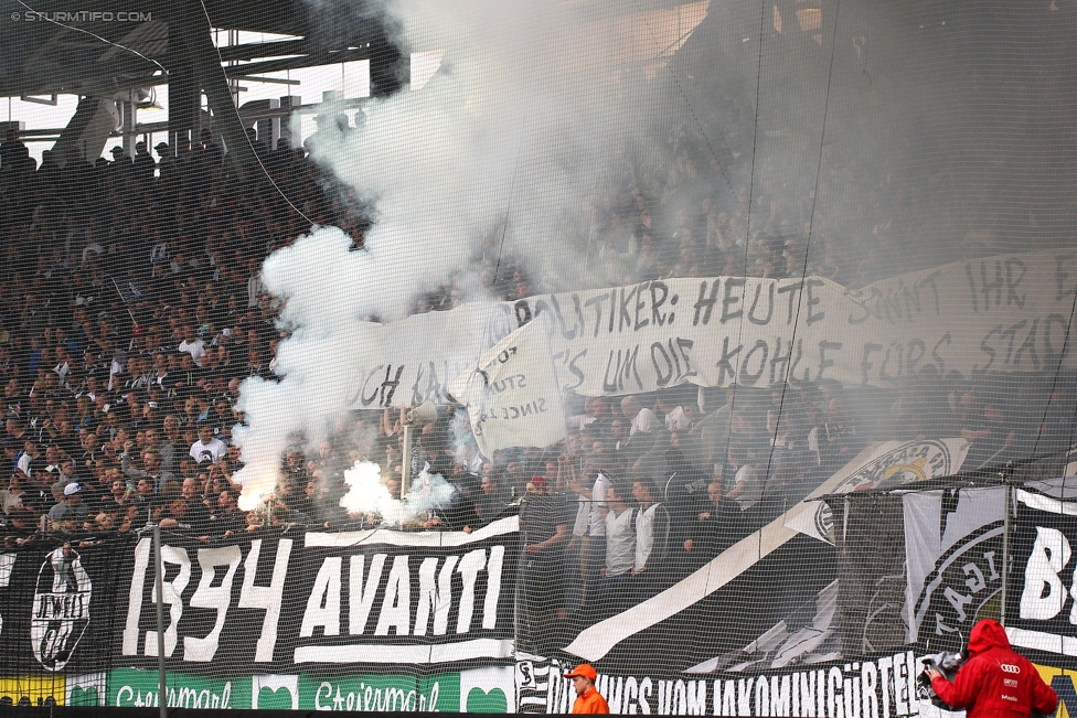 Sturm Graz - Rapid Wien
Oesterreichische Fussball Bundesliga, 31. Runde, SK Sturm Graz - SK Rapid Wien, Stadion Liebenau Graz, 03.05.2015. 

Foto zeigt Fans von Sturm
