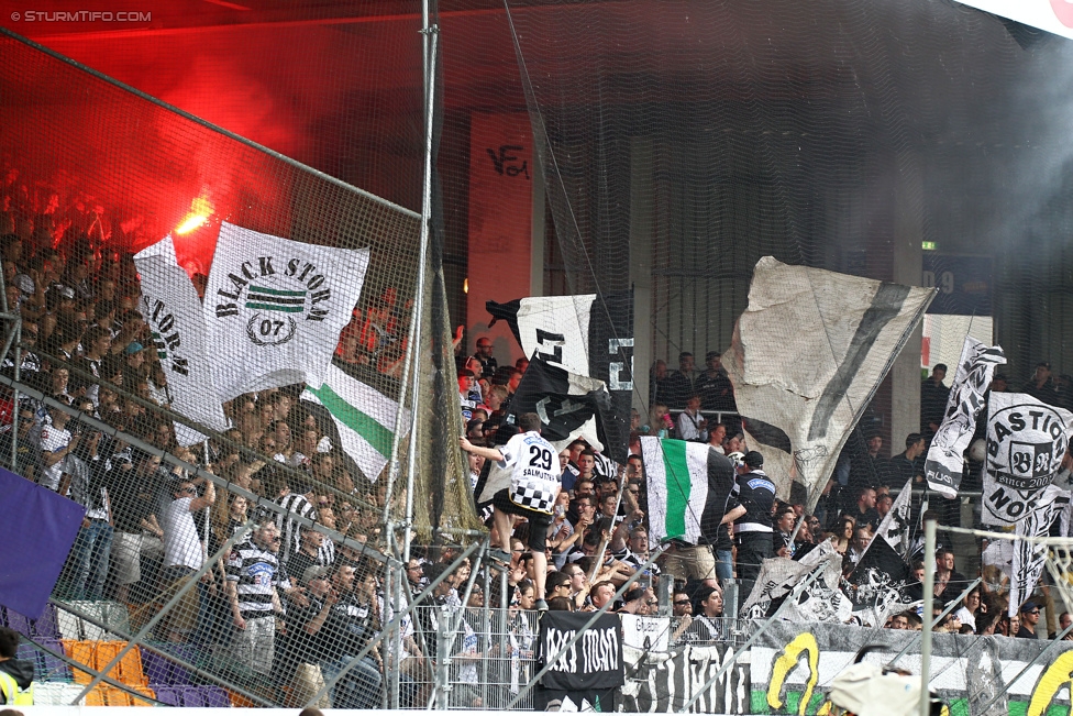 Austria Wien - Sturm Graz
Oesterreichische Fussball Bundesliga, 32. Runde, FK Austria Wien - SK Sturm Graz, Franz-Horr-Stadion Wien, 09.05.2015. 

Foto zeigt Fans von Sturm
Schlüsselwörter: pyrotechnik