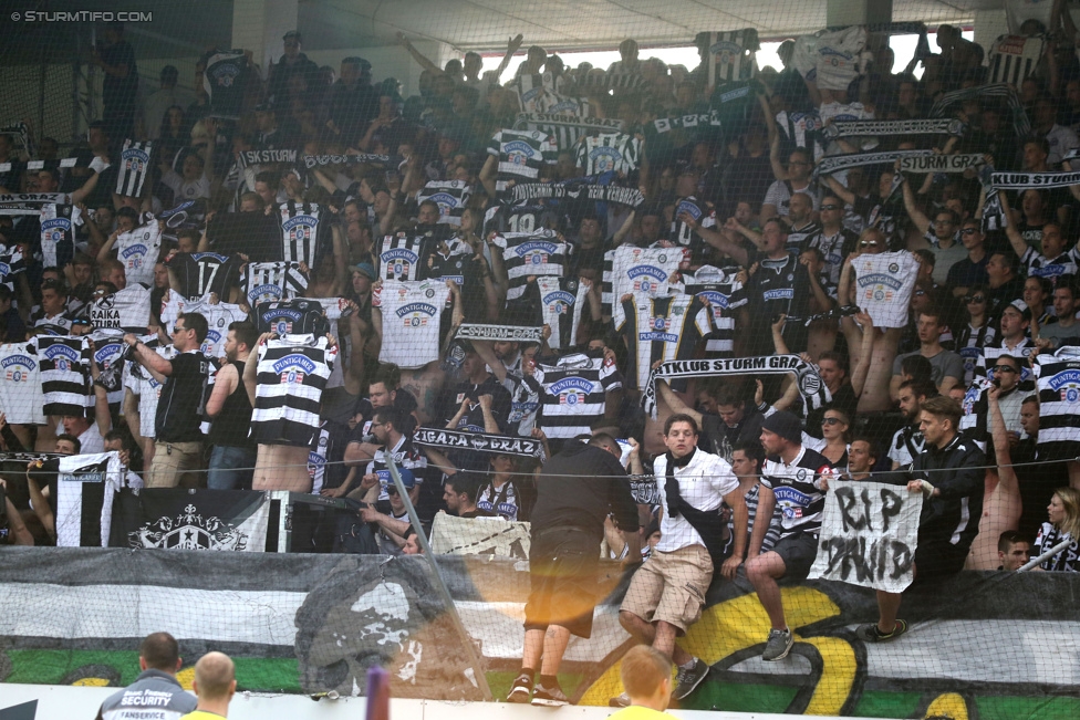 Austria Wien - Sturm Graz
Oesterreichische Fussball Bundesliga, 32. Runde, FK Austria Wien - SK Sturm Graz, Franz-Horr-Stadion Wien, 09.05.2015. 

Foto zeigt Fans von Sturm
