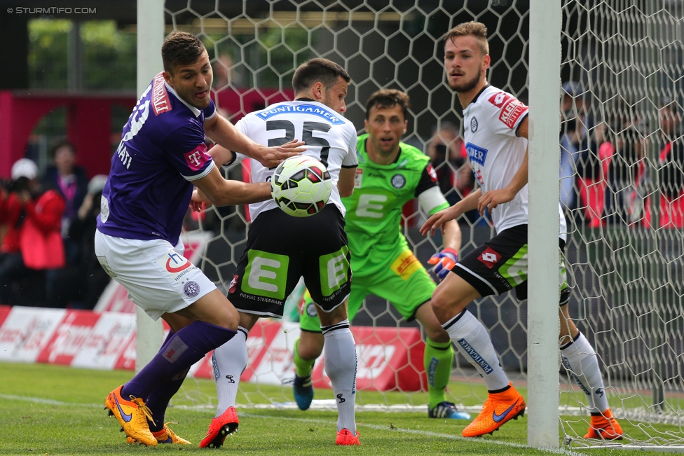 Austria Wien - Sturm Graz
Oesterreichische Fussball Bundesliga, 32. Runde, FK Austria Wien - SK Sturm Graz, Franz-Horr-Stadion Wien, 09.05.2015. 

Foto zeigt Patrizio Stronati (Austria), Igor Oshchypko (Sturm), Christian Gratzei (Sturm) und Lukas Spendlhofer (Sturm)
