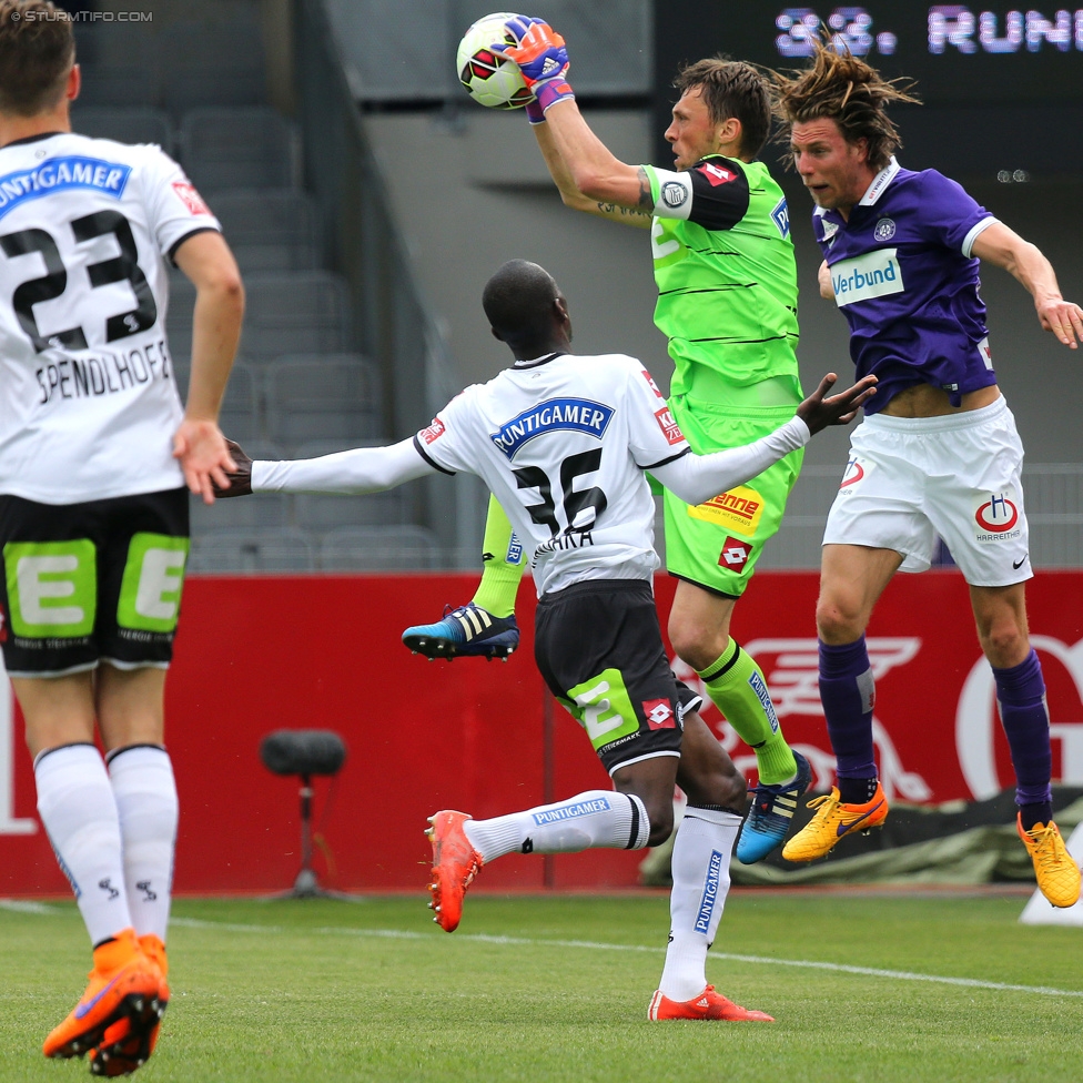 Austria Wien - Sturm Graz
Oesterreichische Fussball Bundesliga, 32. Runde, FK Austria Wien - SK Sturm Graz, Franz-Horr-Stadion Wien, 09.05.2015. 

Foto zeigt Lukas Spendlhofer (Sturm), Masakuba-Wilson Kamavuaka (Sturm)und Christian Gratzei (Sturm)
