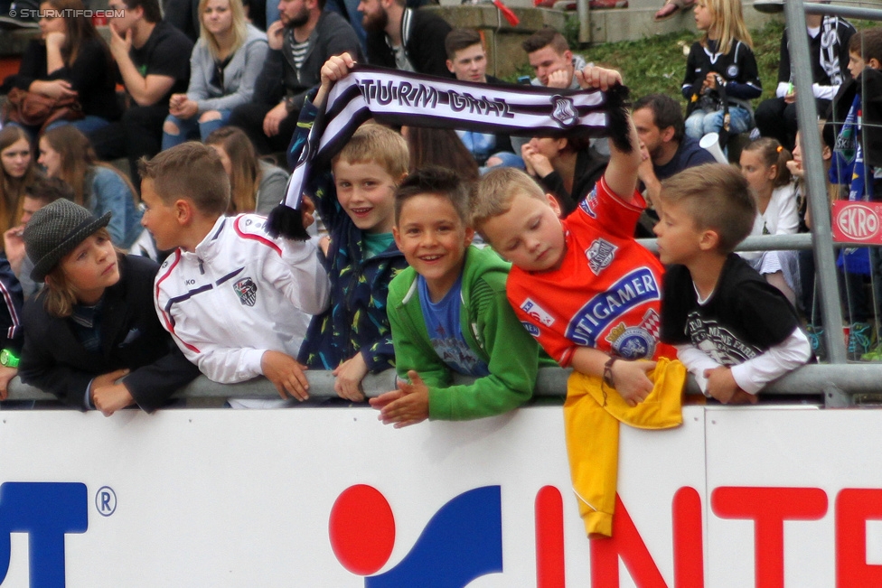 Wolfsberg - Sturm Graz
Oesterreichische Fussball Bundesliga, 33. Runde, Wolfsberger AC - SK Sturm Graz, Lavanttal Arena Wolfsberg, 16.05.2015. 

Foto zeigt Fans von Sturm und Wolfsberg
