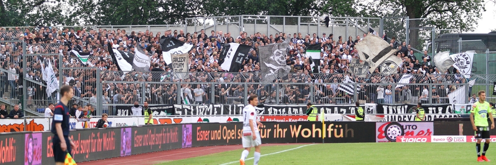 Wolfsberg - Sturm Graz
Oesterreichische Fussball Bundesliga, 33. Runde, Wolfsberger AC - SK Sturm Graz, Lavanttal Arena Wolfsberg, 16.05.2015. 

Foto zeigt Fans von Sturm
