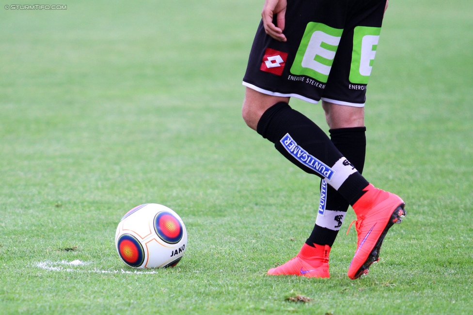 Wolfsberg - Sturm Graz
Oesterreichische Fussball Bundesliga, 33. Runde, Wolfsberger AC - SK Sturm Graz, Lavanttal Arena Wolfsberg, 16.05.2015. 

Foto zeigt Sujet mit Ball und Spray
