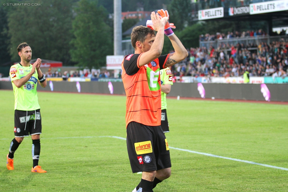 Wolfsberg - Sturm Graz
Oesterreichische Fussball Bundesliga, 33. Runde, Wolfsberger AC - SK Sturm Graz, Lavanttal Arena Wolfsberg, 16.05.2015. 

Foto zeigt Michael Madl (Sturm) und Christian Gratzei (Sturm)
