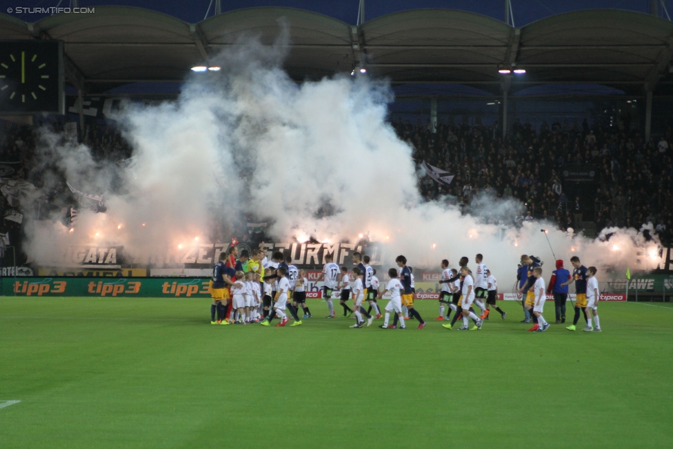 Sturm Graz - RB Salzburg
Oesterreichische Fussball Bundesliga, 34. Runde, SK Sturm Graz - FC RB Salzburg, Stadion Liebenau Graz, 20.05.2015. 

Foto zeigt Fans von Sturm
Schlüsselwörter: pyrotechnik