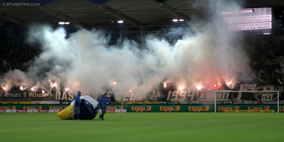 Sturm Graz - RB Salzburg
Oesterreichische Fussball Bundesliga, 34. Runde, SK Sturm Graz - FC RB Salzburg, Stadion Liebenau Graz, 20.05.2015. 

Foto zeigt Fans von Sturm
Schlüsselwörter: pyrotechnik